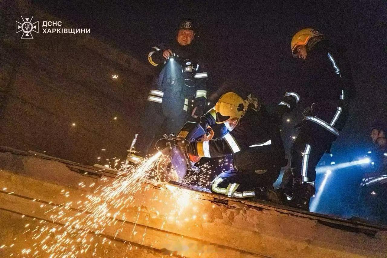 🇷🇺🚀🔥🇺🇦今天夜里，俄罗斯导弹袭击楚古耶夫，造成至少三人死亡，其中