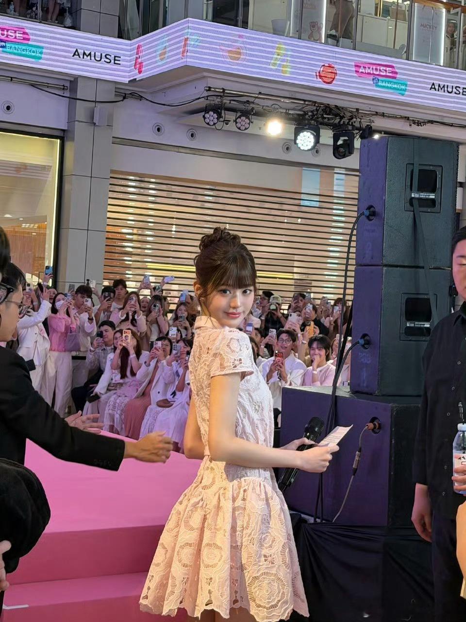 张元英 贝微微 OMG就这样被张元英美美美到了，请问做什么梦睡醒能长成这样！ 