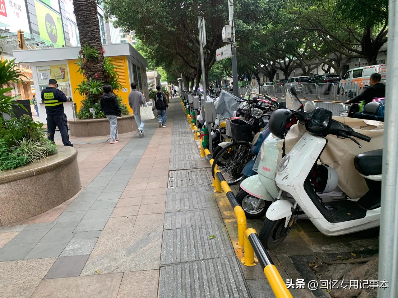 深圳这个街区电动车管理的很好，值得借鉴。这里是福田区石厦马成时代广场，很久没回来