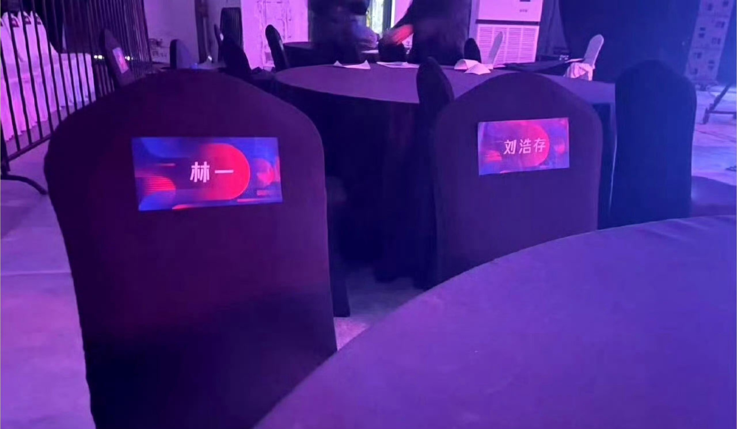 林一刘浩存坐一起！！！想起来了都想起来了[泪][泪]我的「一起存钱」豹豹猫猫立即