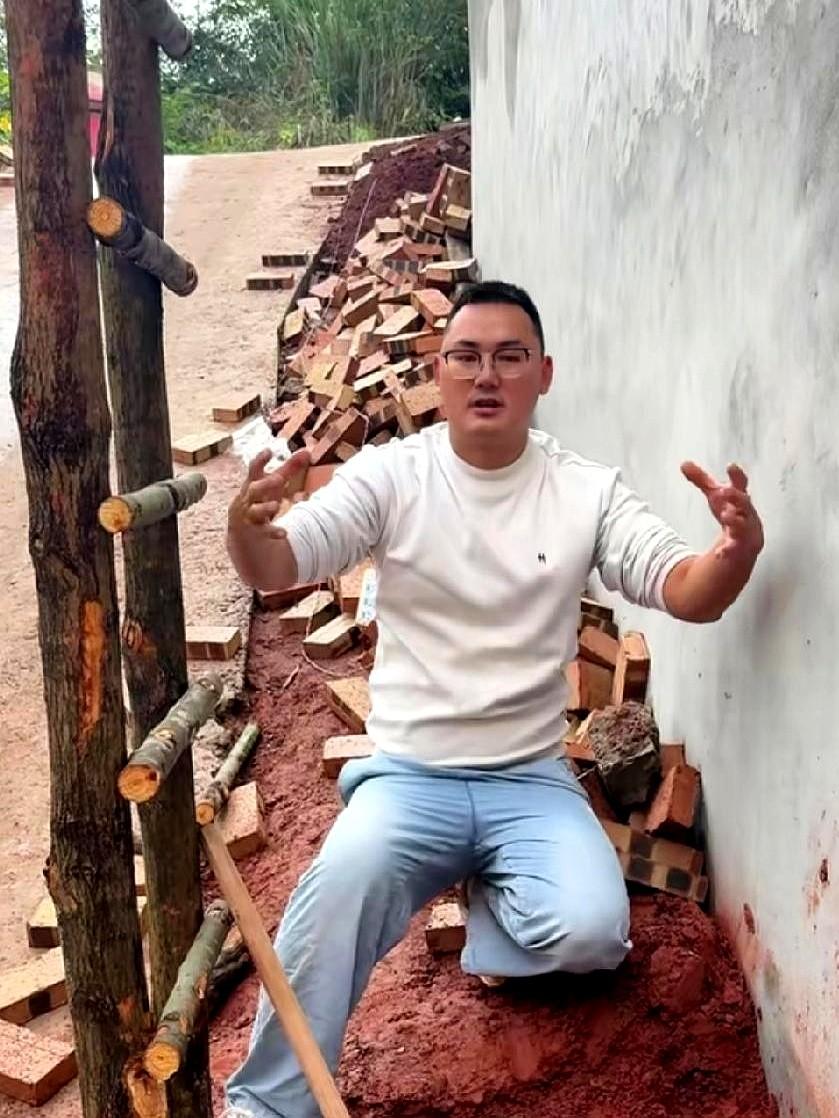 昨天英子在直播间控诉四哥的“冰箱模式”，一句“回家就把自己锁房里”把四川三农圈又