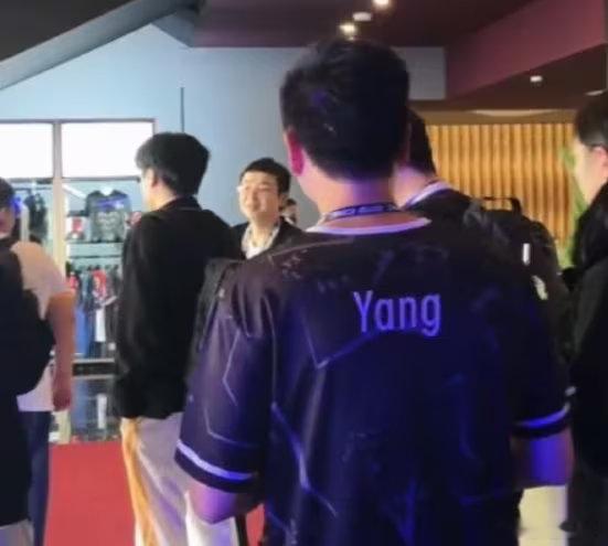 哈哈，昨晚XG和Falcons的比赛现场，杨哥在边上狂喊，直接被Falcons教
