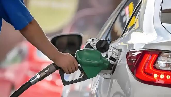 制裁来回折腾一圈，欧盟居然把自己给整得有点“瘫”。

这句话听着夸张，但放在过去