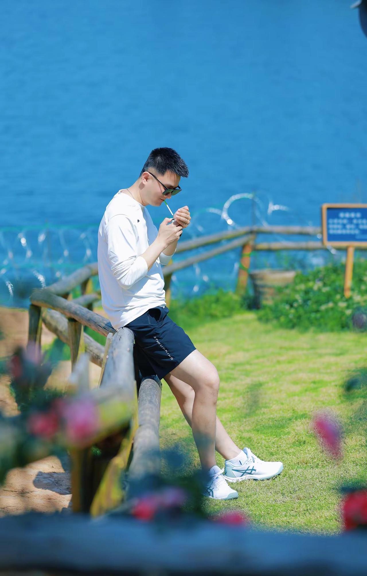热爱生活。海边少年穿搭 户外男生 治愈系男友 治愈系男