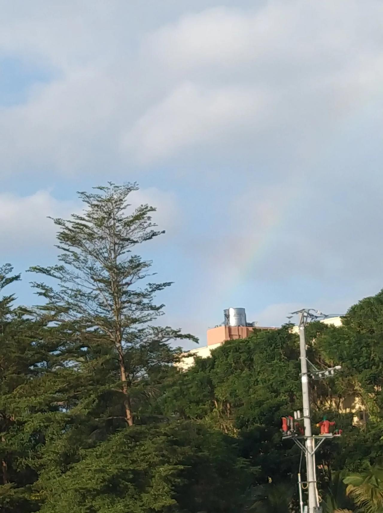 #上联：清茶一杯谈天下；期盼下联#
#下联:浊酒一壶论古今。