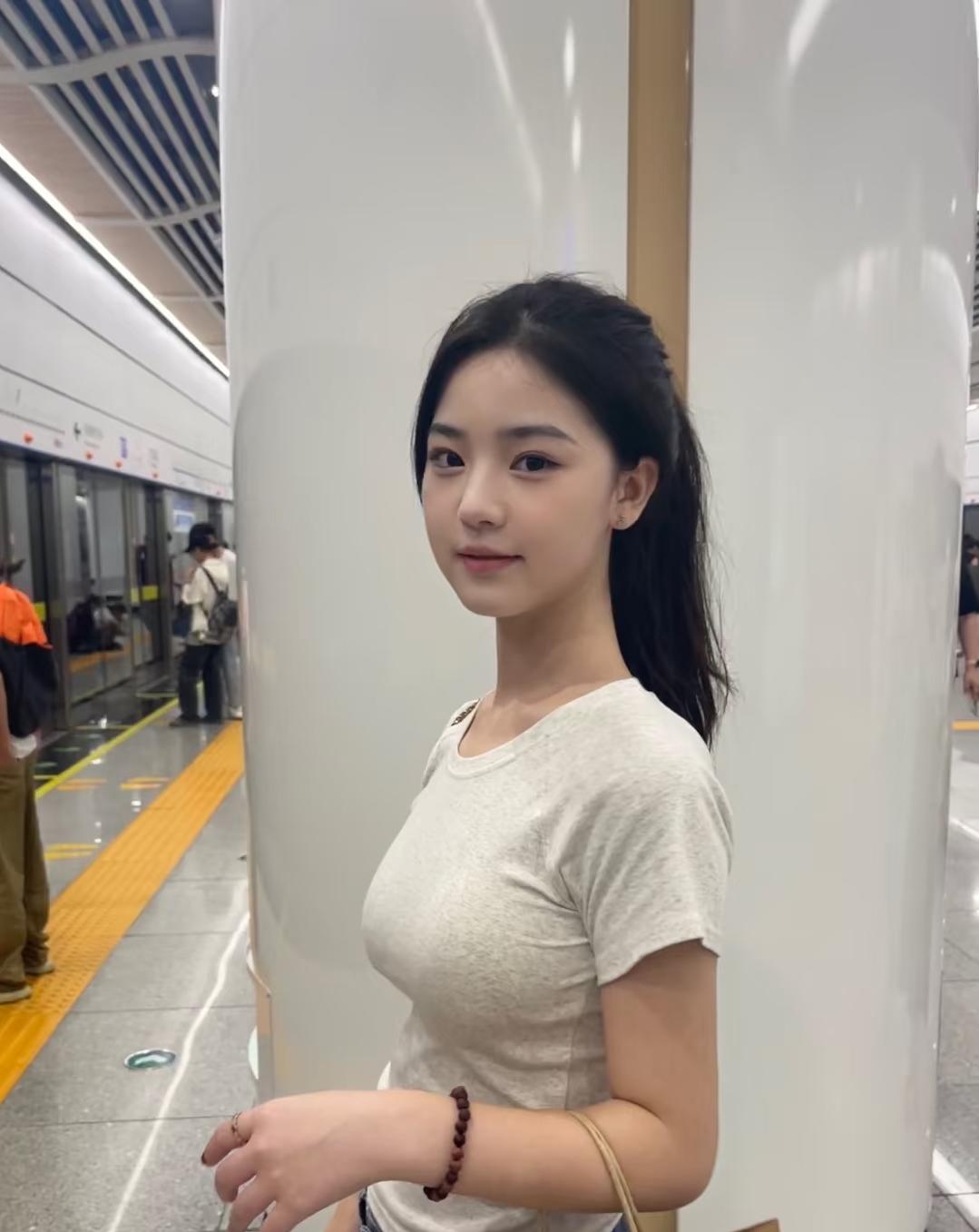 十年寒窗比不上三代从商
醍醐灌顶
学历只是可以提升机遇的概率
说的很中肯了，盲目