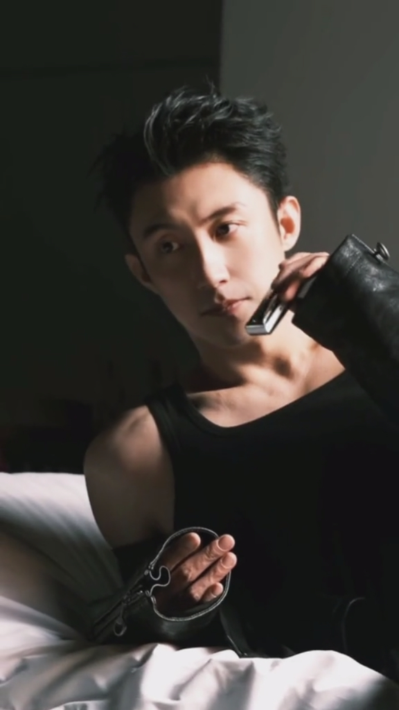 啊！！厉泽川会吹口琴导演，让黄景瑜吹！他会！ 