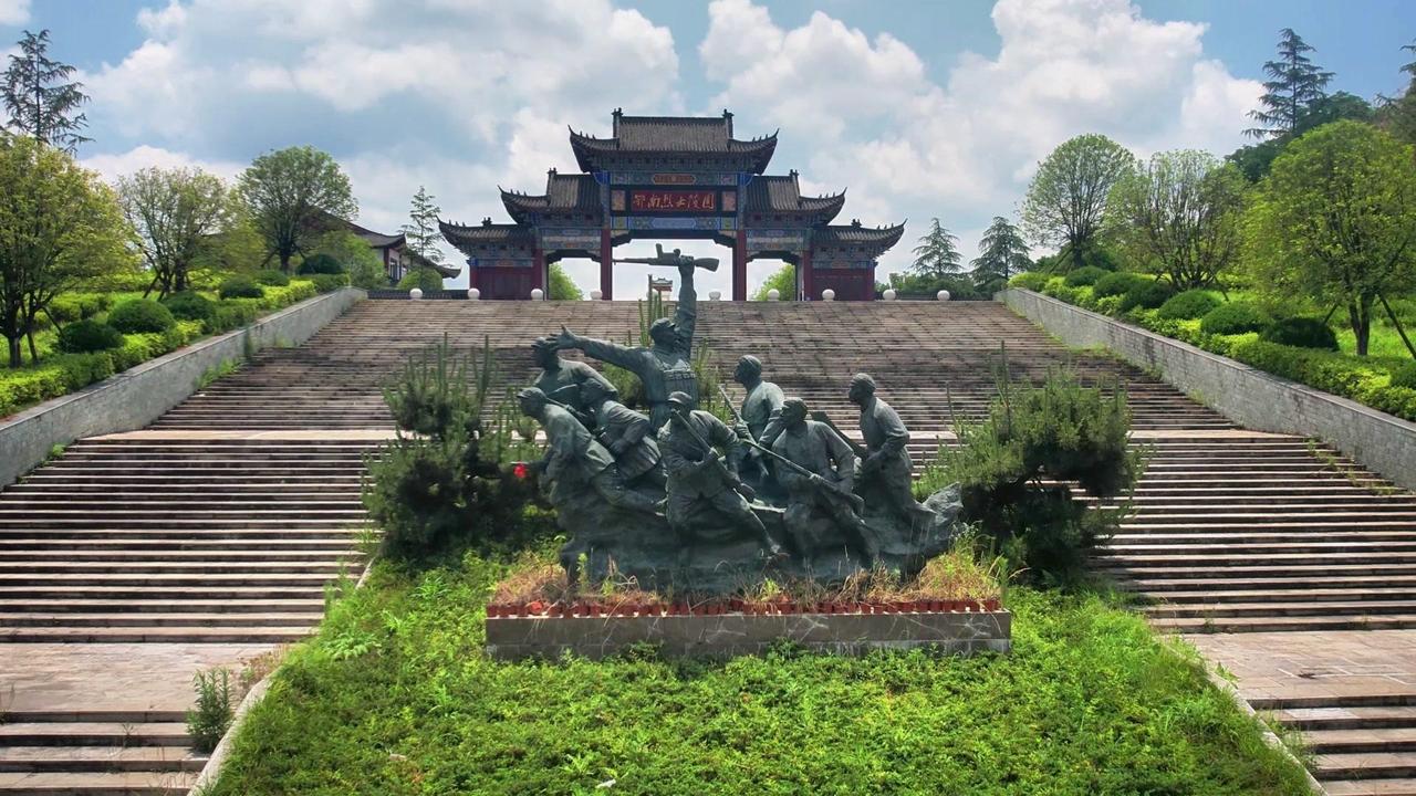 1️⃣鄂南烈士陵园是咸宁的红色地标，上千名烈士长眠于此。
2️⃣烈士们来自咸安的