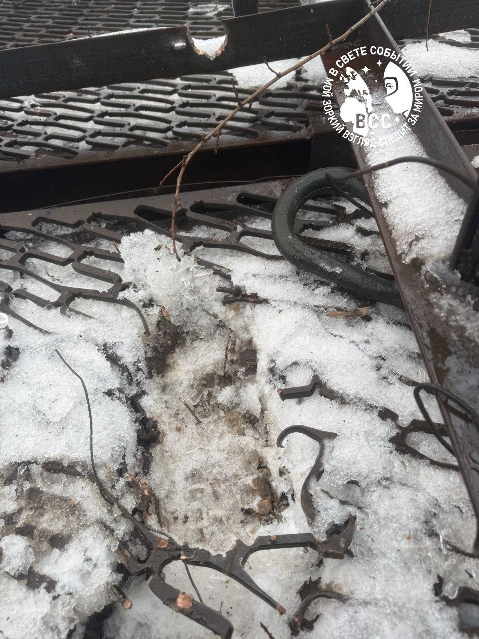 素材存档，俄乌冲突中的俄军装甲车辆:俄罗斯士兵继续以本国多种型号的坦克为基础，改