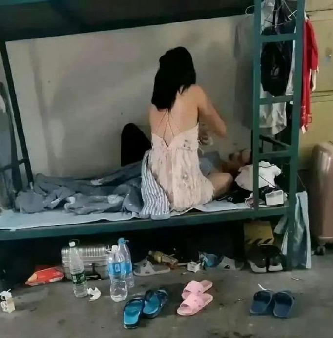 劝舍友别老带男朋友过来住了，这可能是世界上最很尴尬的一件事了。