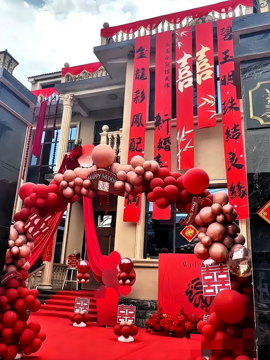 同学结婚没请一个同窗，三十人围一桌办婚礼，看完我悟了！
 
谁规定结婚就得摆几十