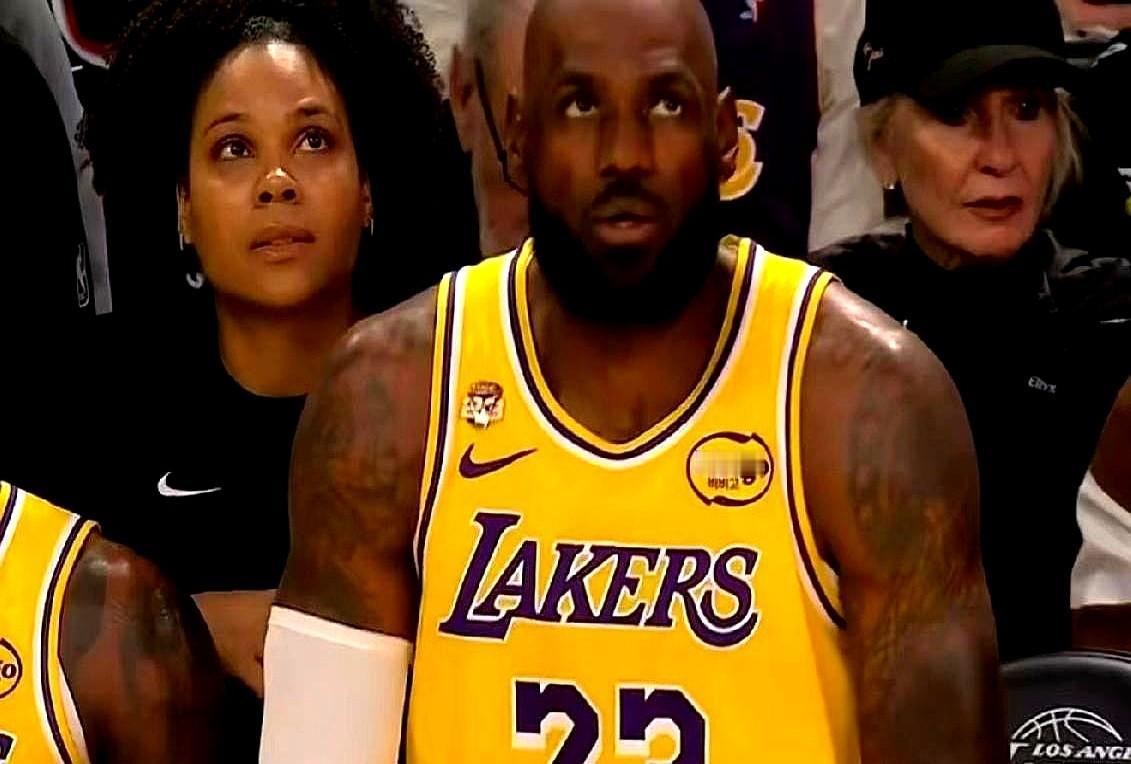 “这帮人已经很强了，根本用不着一直骗犯规。”

快船主帅泰伦·卢赛后很不爽。洛杉