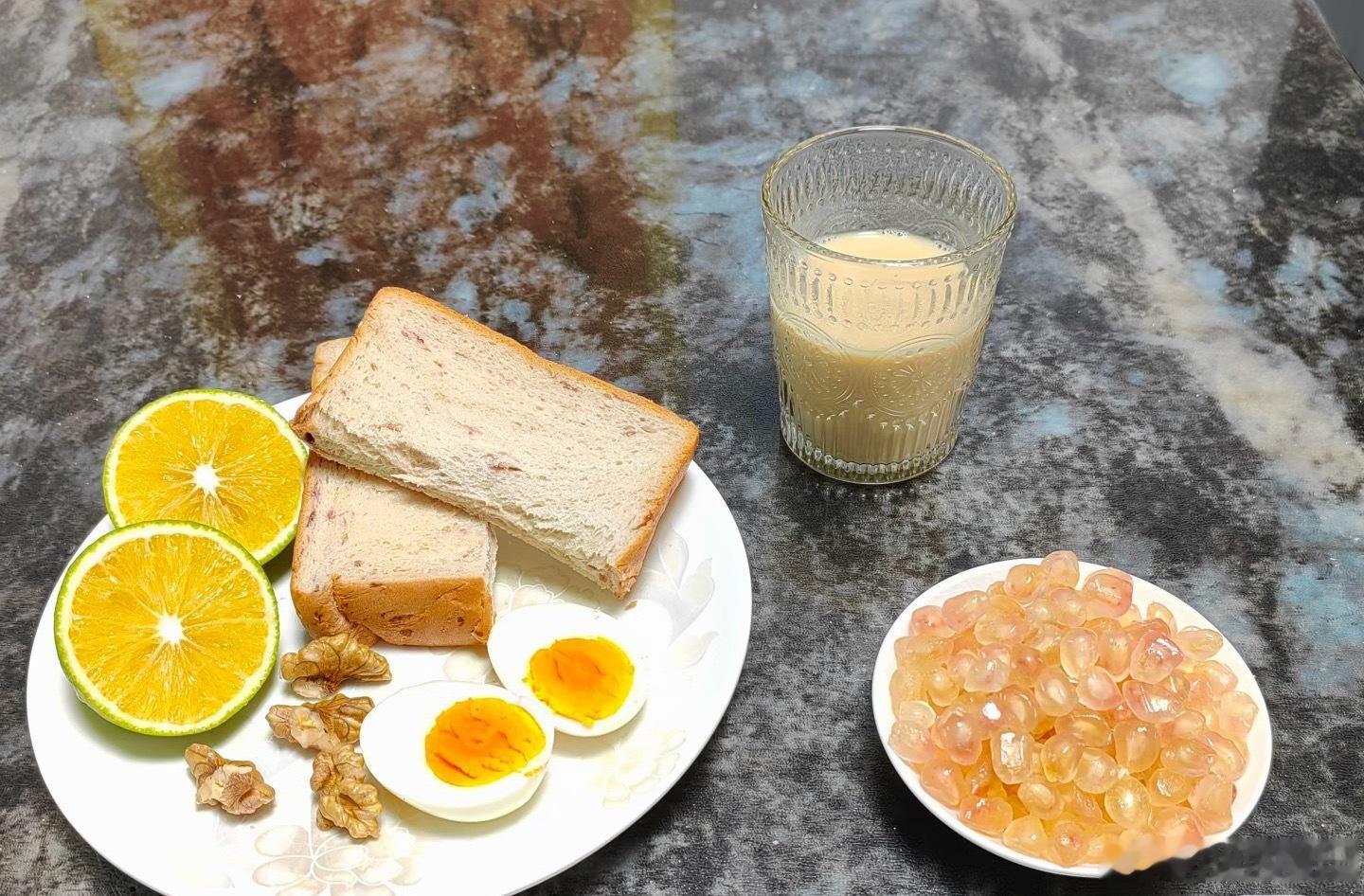 认真吃早餐，好运自然来！等我吃完早餐，准时分享今日盘面思路。老规矩别忘了，有缘刷