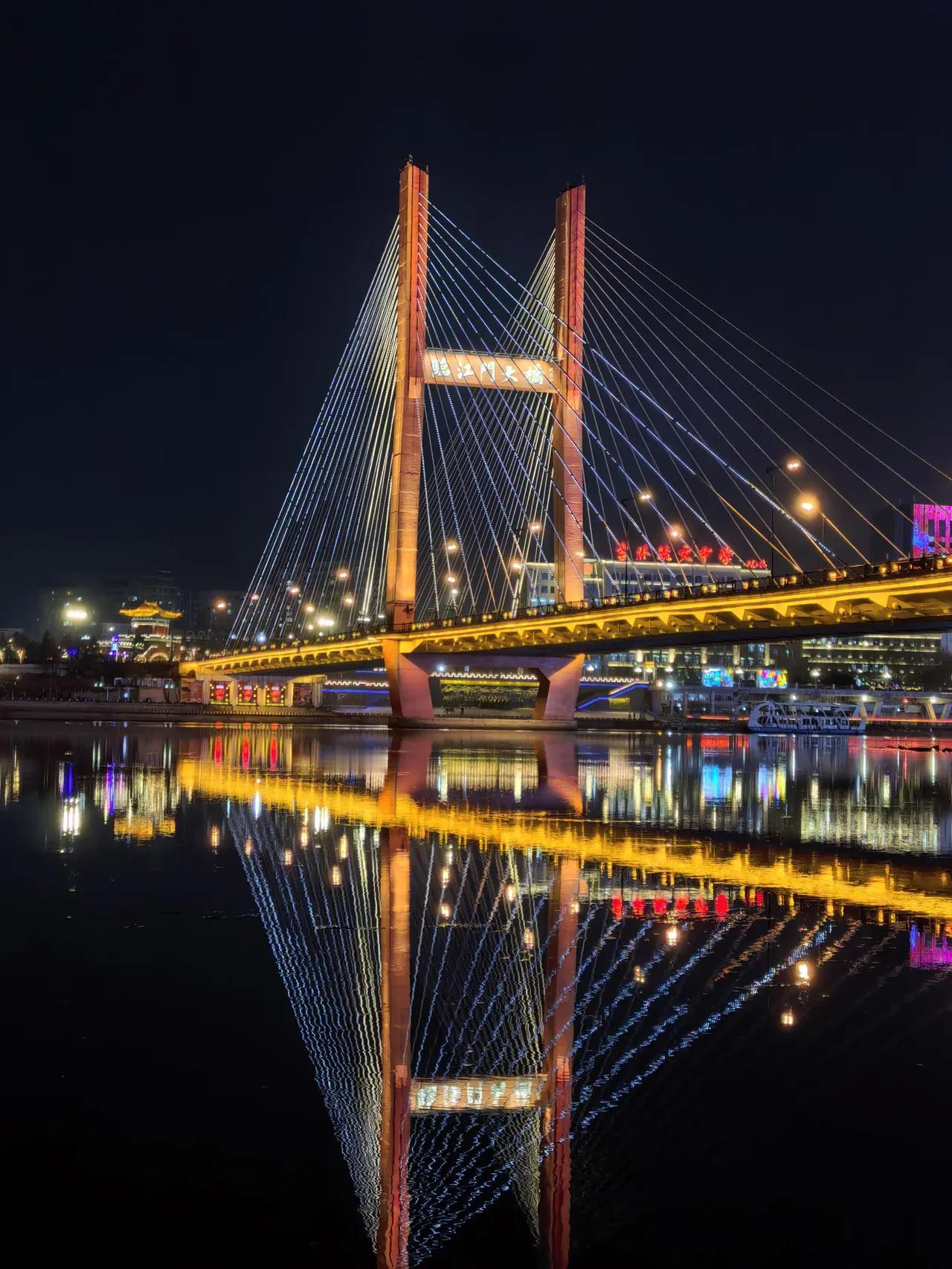 上联：独坐幽窗思往日；念姐邀对下联：相约兰桥不见君。