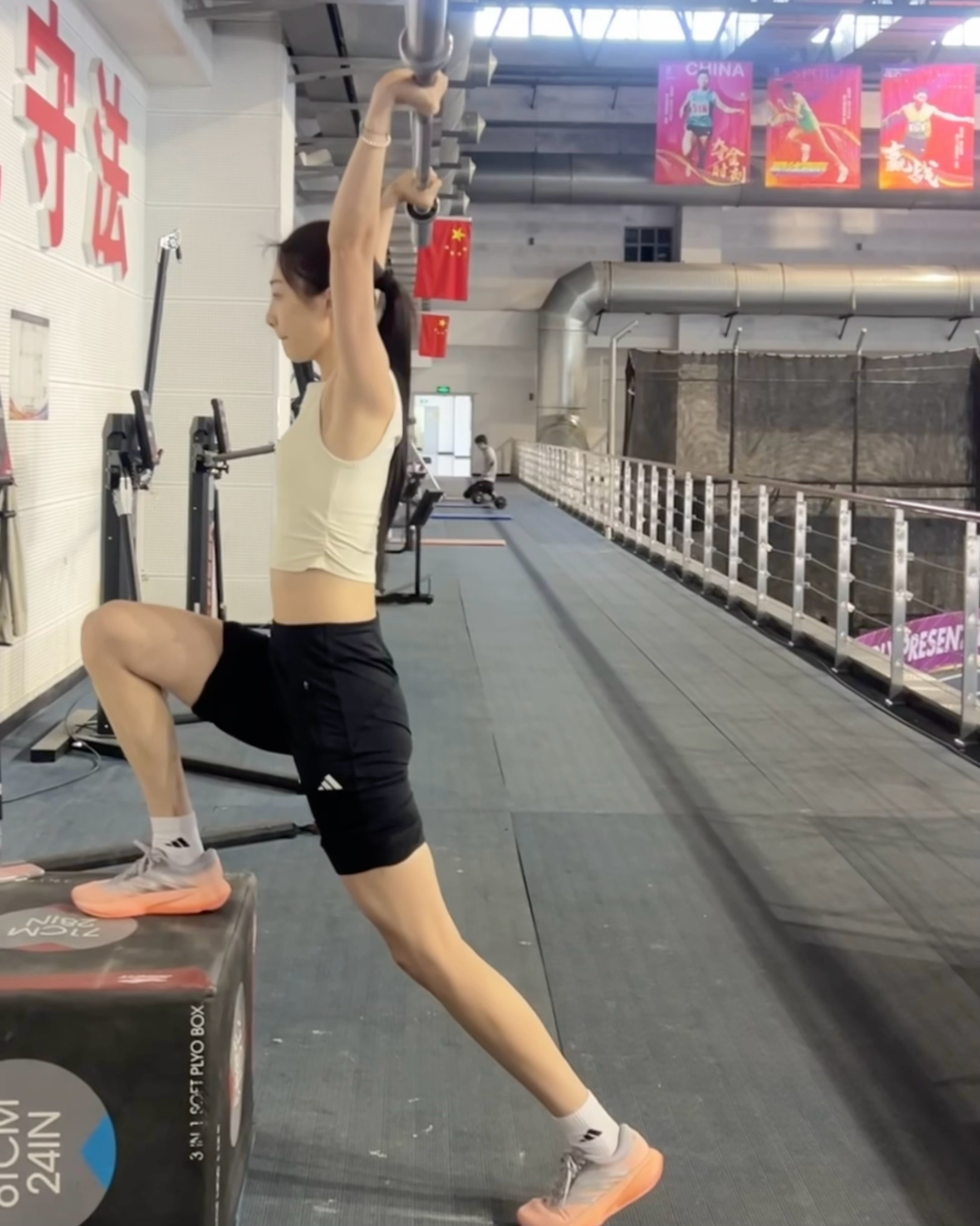 在不更新周末日常的时候都长这样。胡麟鹏