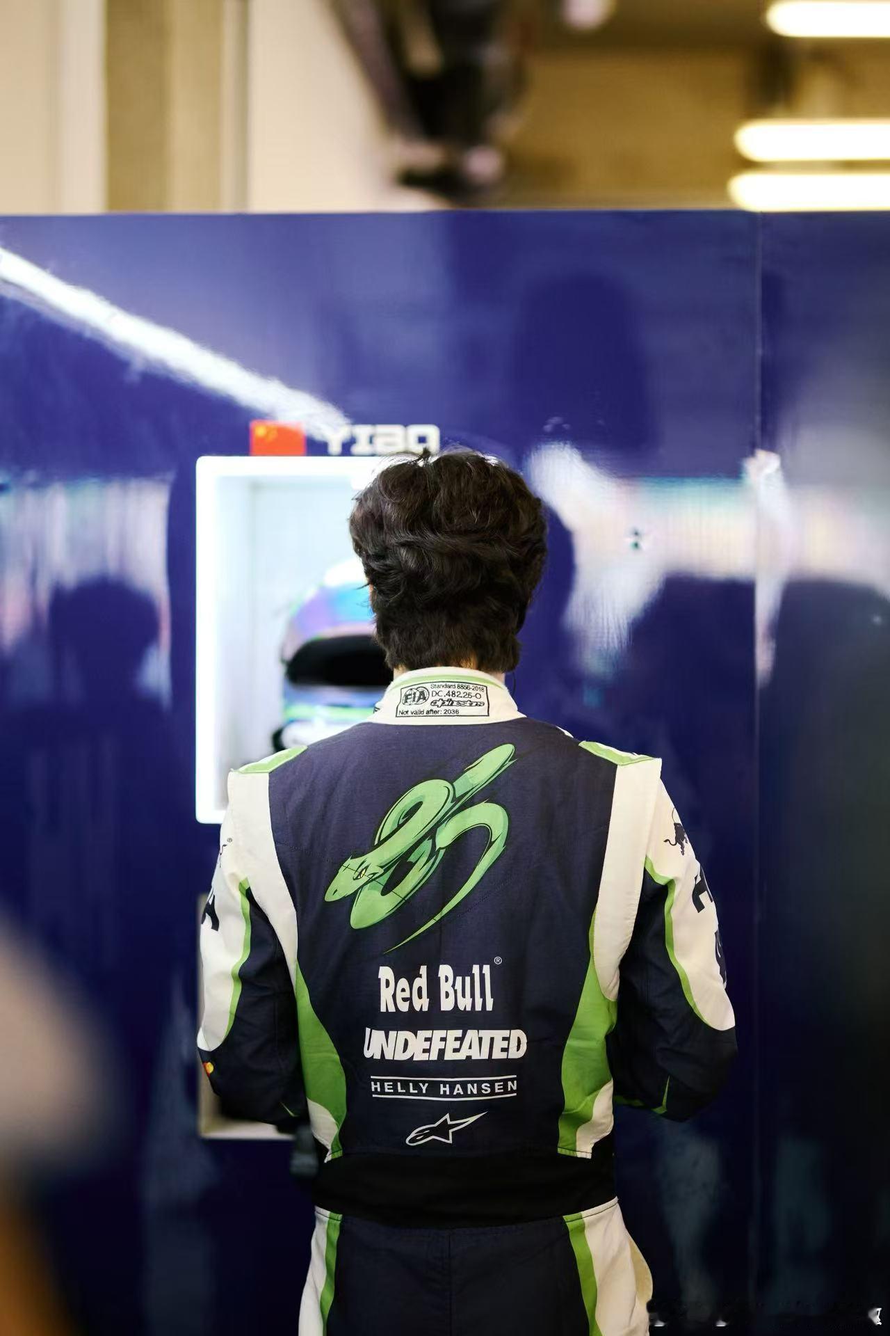 王一博[超话]｜85RACINGwyb王一博HH全球品牌代言人全力以赴，顺利完赛