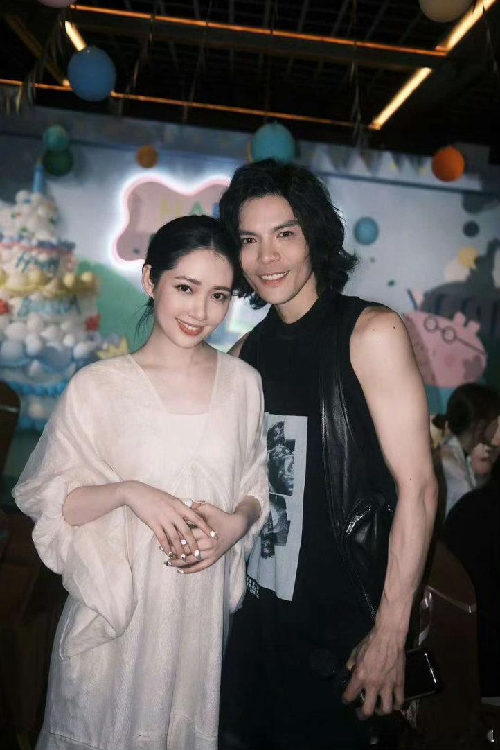 向太选儿媳的标准向佐说郭碧婷是个很伟大的老婆向太择偶标准朴素，偏爱坦荡自然的女生