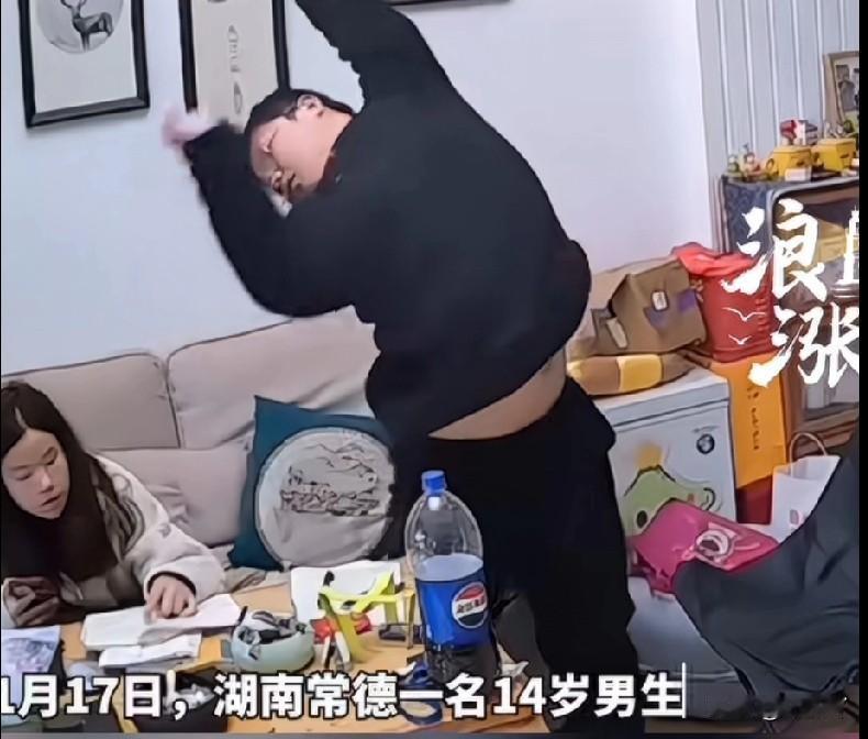 全民内卷，连孩子也逃脱不了这样的厄运。

据某媒体报道，1月17日，湖南省常德市