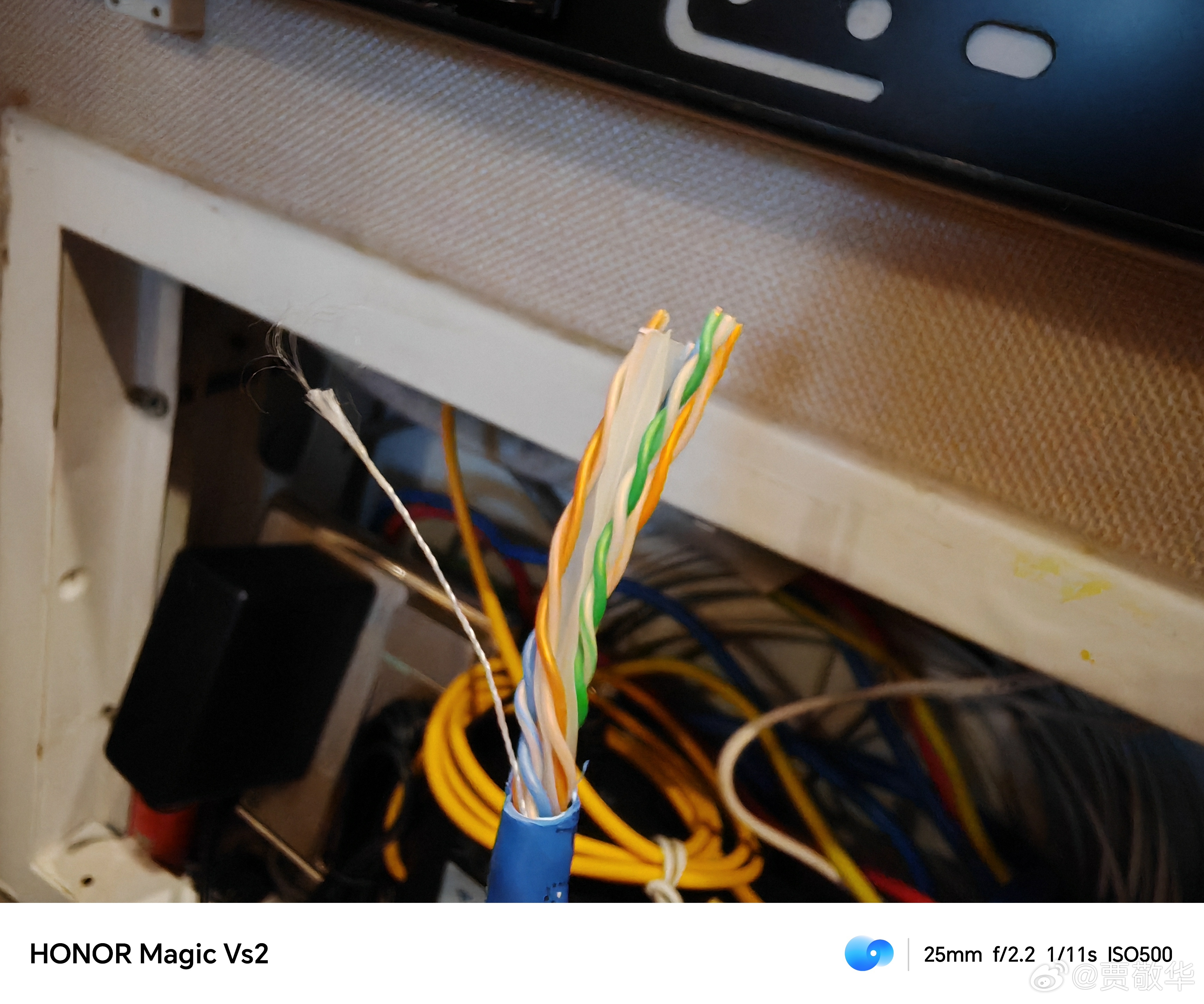 刚才电脑打开网页困难，手机测速只有70Mbps左右。重新插了光猫的连线，恢复正常