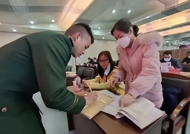 我当团宣传股长时，有一天干部股长告诉我“档案丢了”，我一点也不吃惊与害怕，反问他