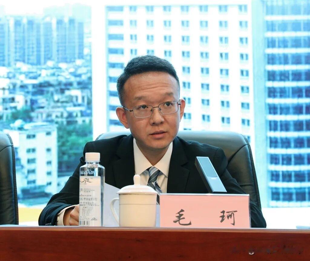 毛珂同志为眉山市人民医院党委书记。
四川大学华西医院神经外科副主任医师，医学博士