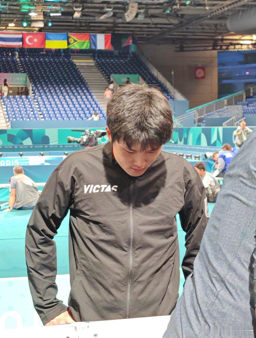 #张本智和崩溃#个人2-0被安东逆转，团队2-0领先被瑞典逆转，日本队无缘决赛。