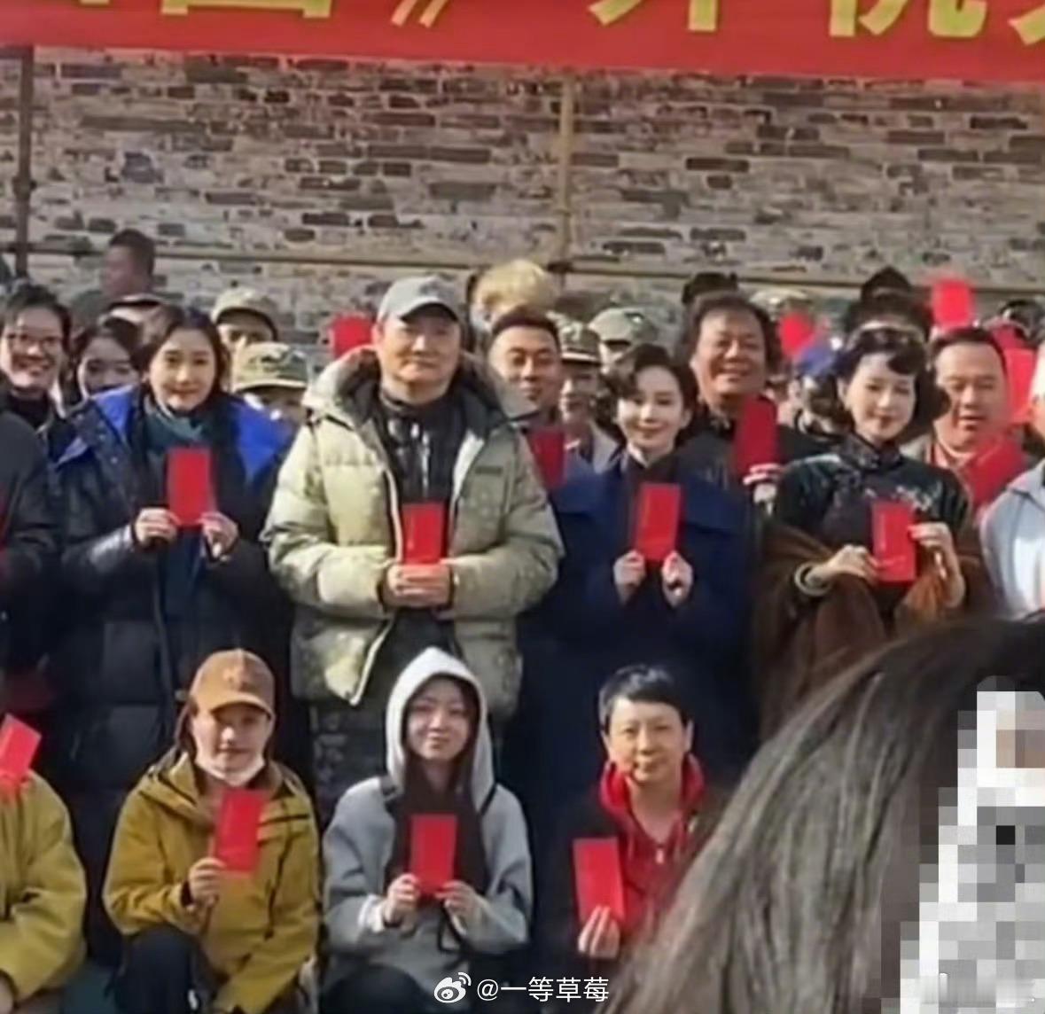 刘诗诗、关晓彤、孙怡《千里江山图》开机同框，今天也开机了 