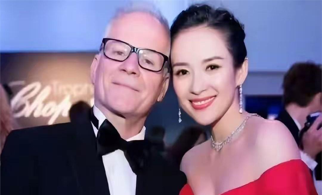 戛纳红毯上，章子怡让全球媒体彻底懵了！
她不仅霸道清场独享聚光灯，个人特写镜头足