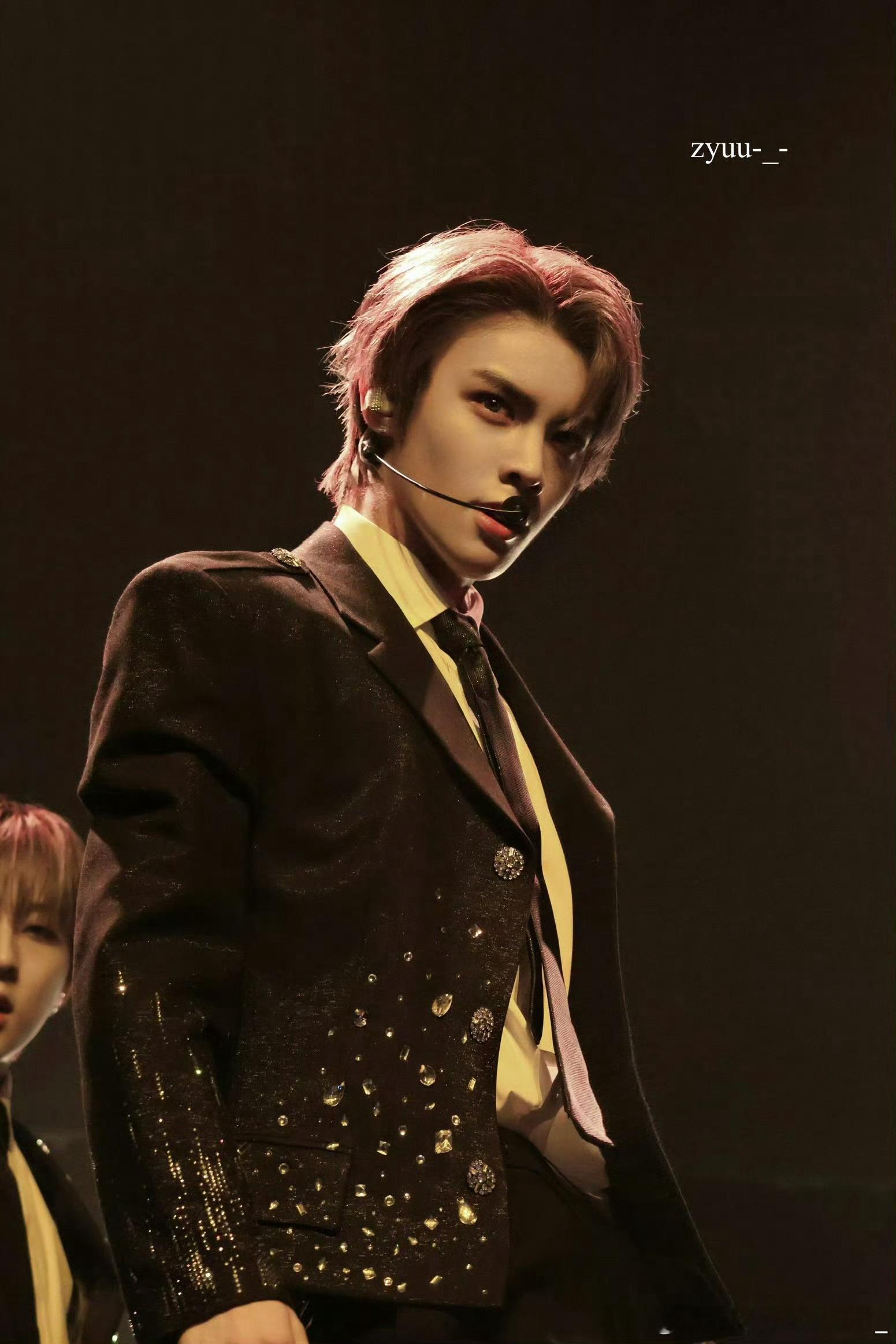 光照在你身上，被照亮的人是我 