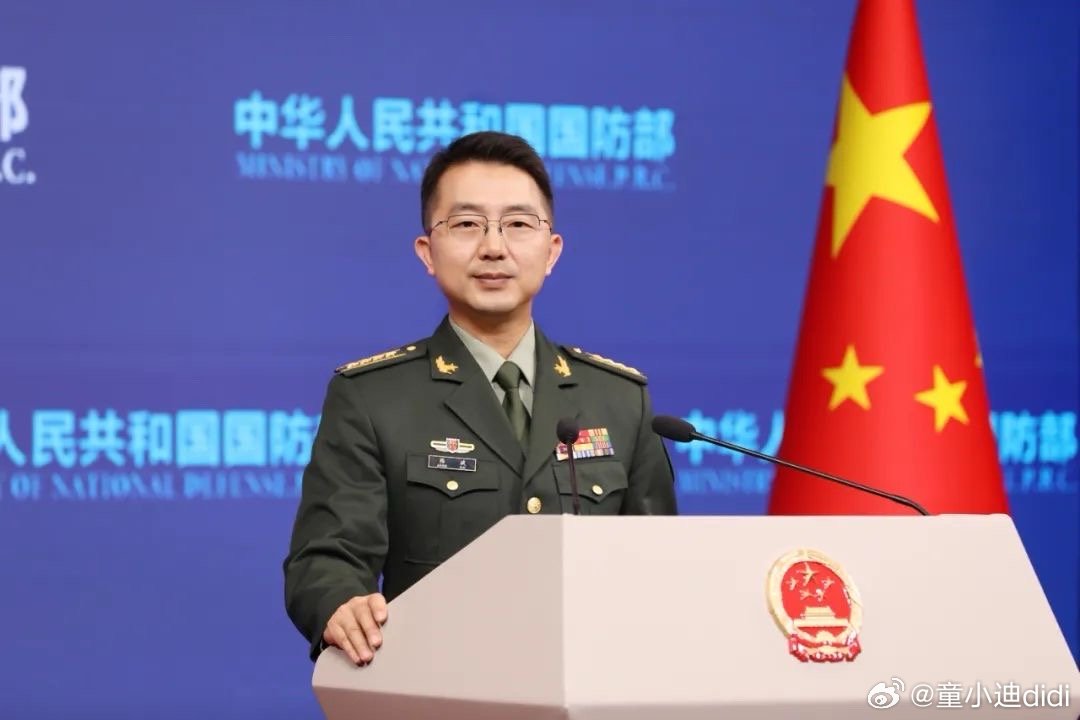 80后新任国防部新闻发言人蒋斌亮相[鼓掌] ​​​