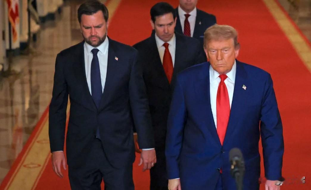 【特朗普：又一支强大的舰队正气势恢宏地驶向伊朗】

特朗普谈及伊朗时发表此番言论