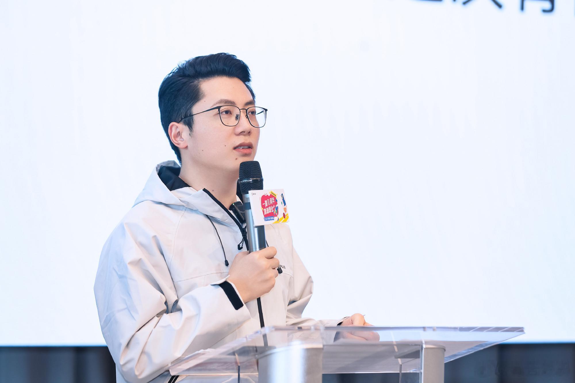 一加品牌11周年啦！李杰 Louis 在「加油班会」上，为大家带来了关于一加 A