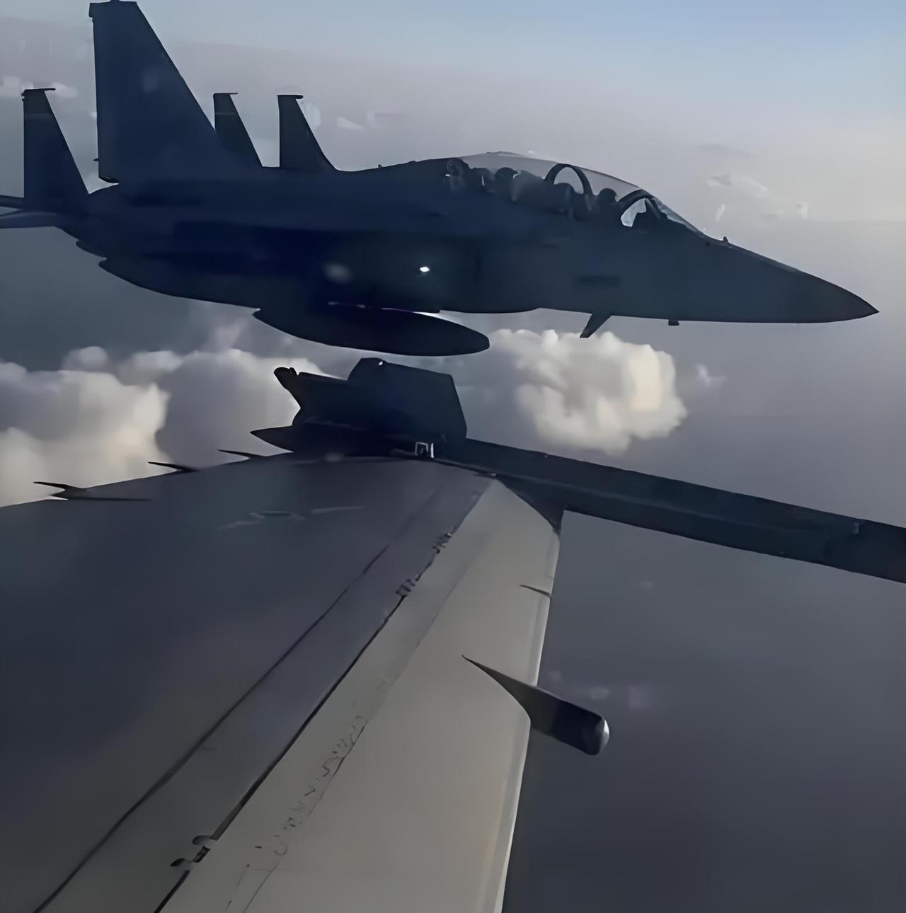 菲方挑衅黄岩岛，一头撞进天罗地网！记者镜头下尽显狼狈

近日，菲律宾再演荒唐闹剧