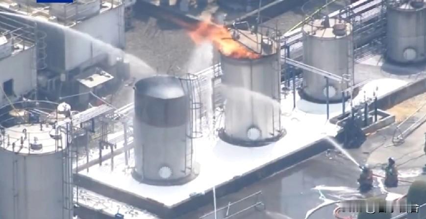 日本广岛突然发生爆炸。

4月28日中午11：35左右，日本广岛县突然连续发出两