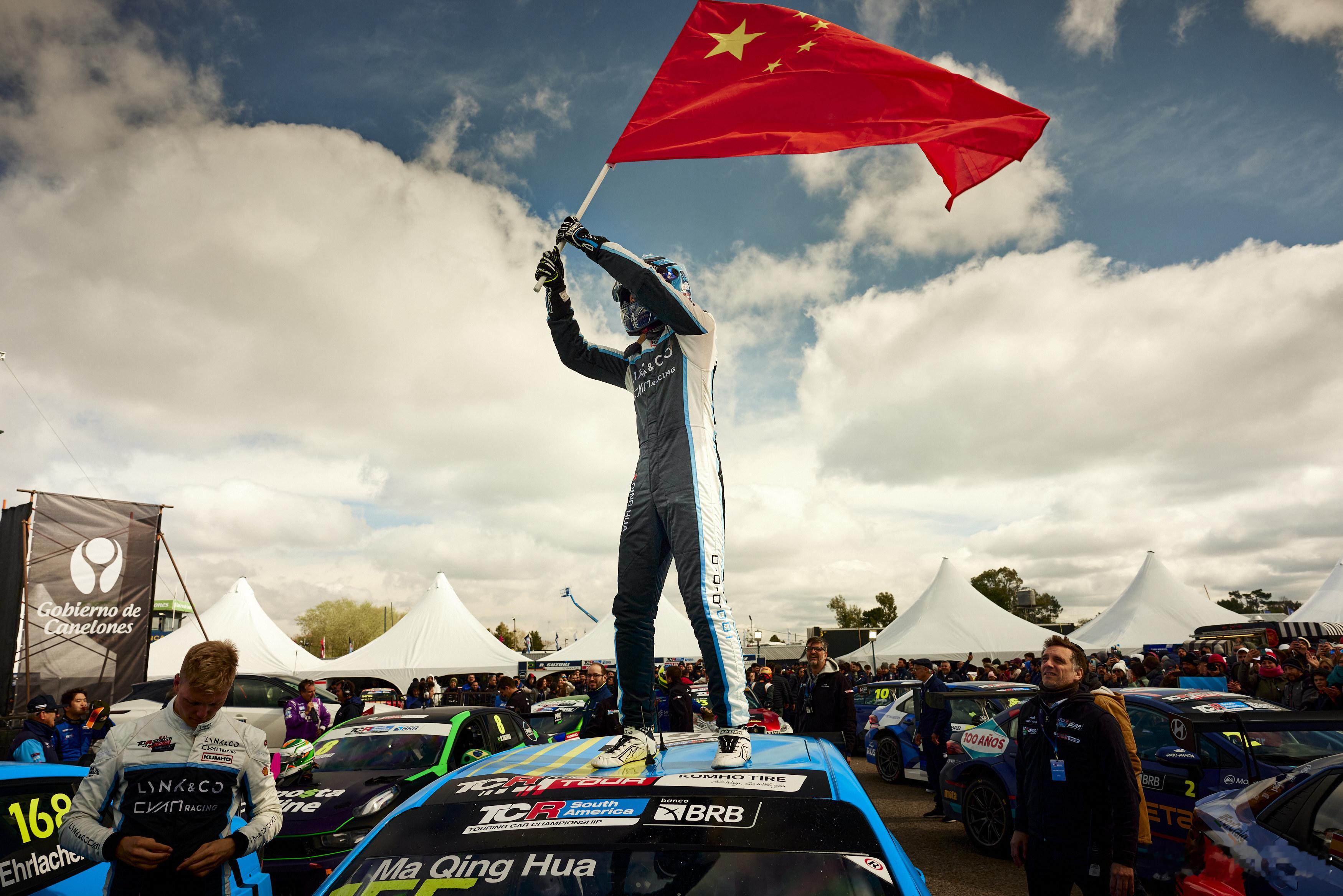 中国首款自研量产TCR赛车亮相领克03+TCR赛车的到来，标志着一个关键型的转折