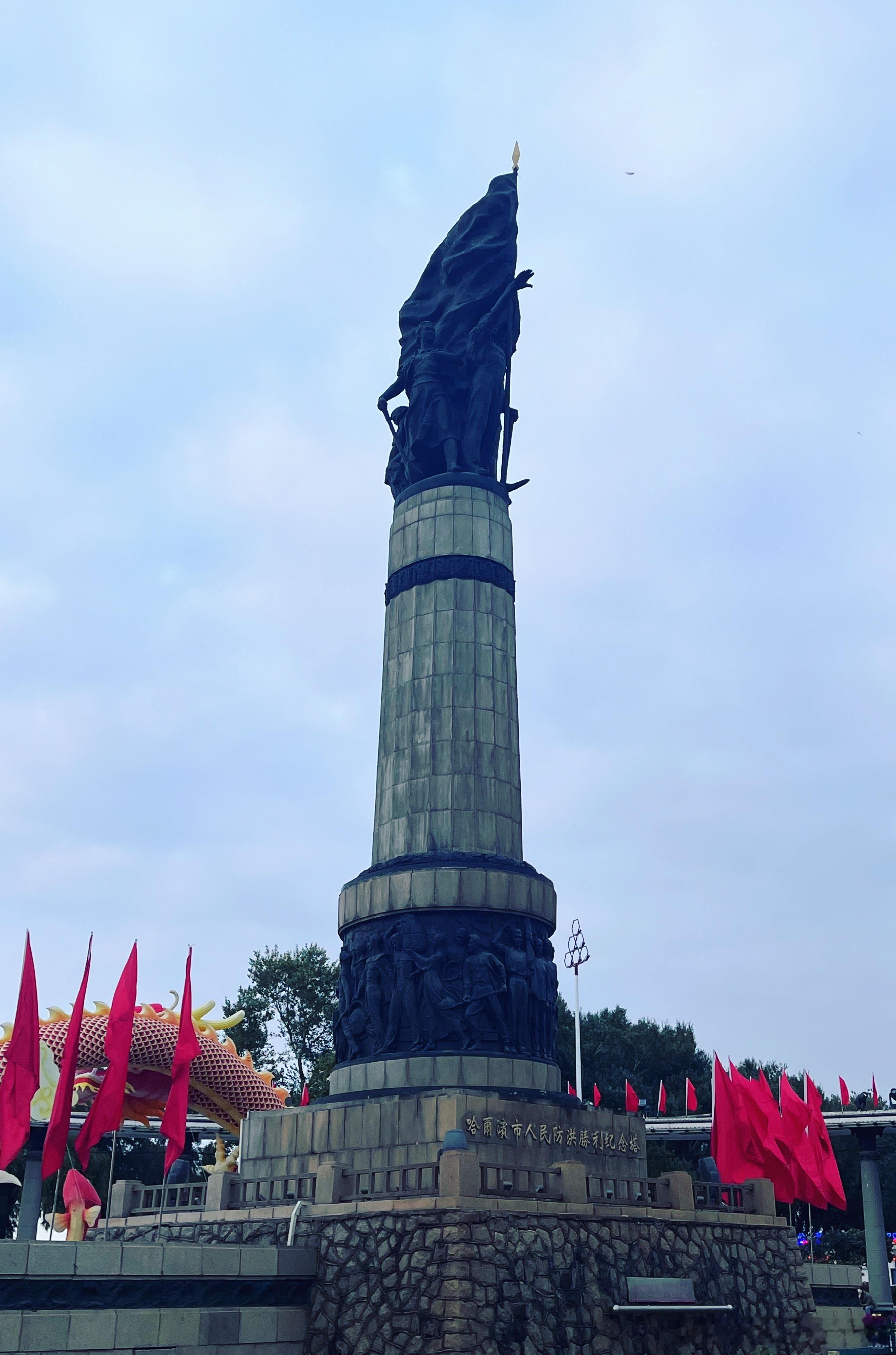除了稍微有点子冷，哈尔滨是真的好逛防洪胜利纪松花江边看海鸥中东铁路索菲亚大教堂巴