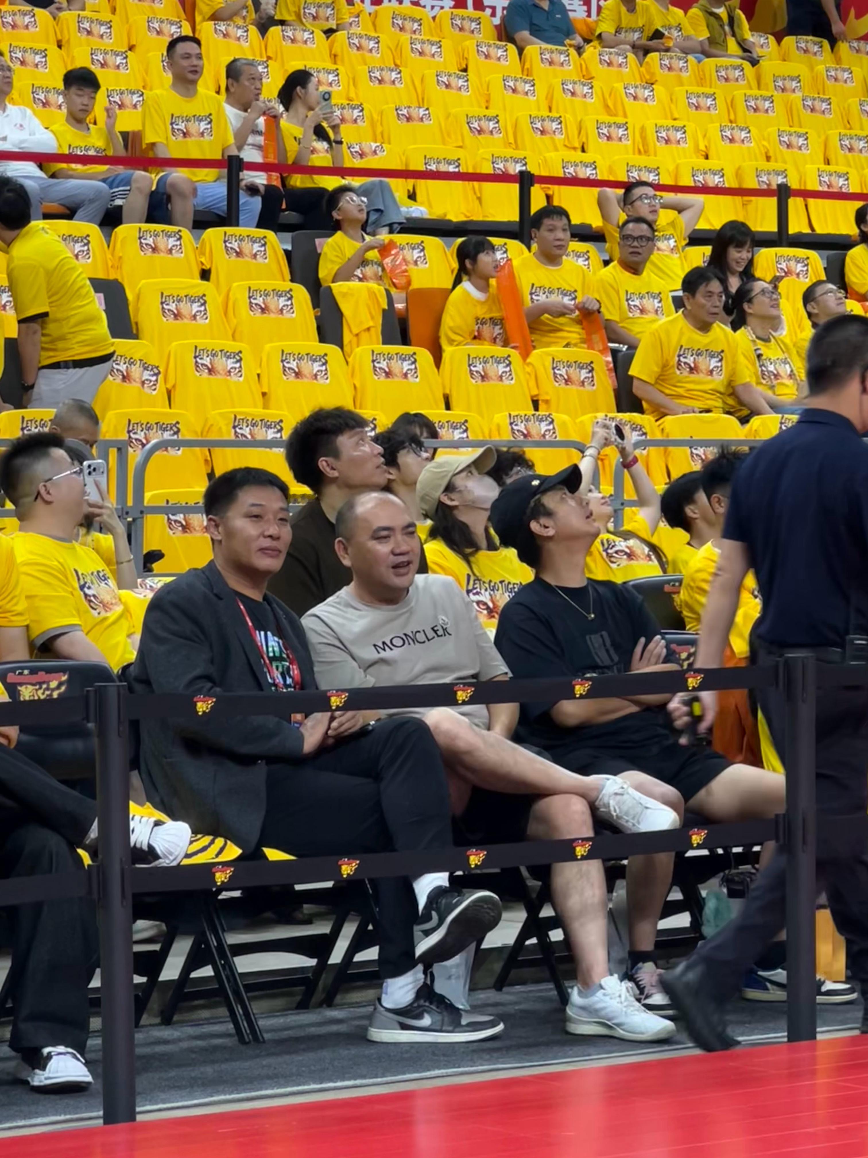 赵睿跟他爸爸 一个模子刻出来了的cba季后赛