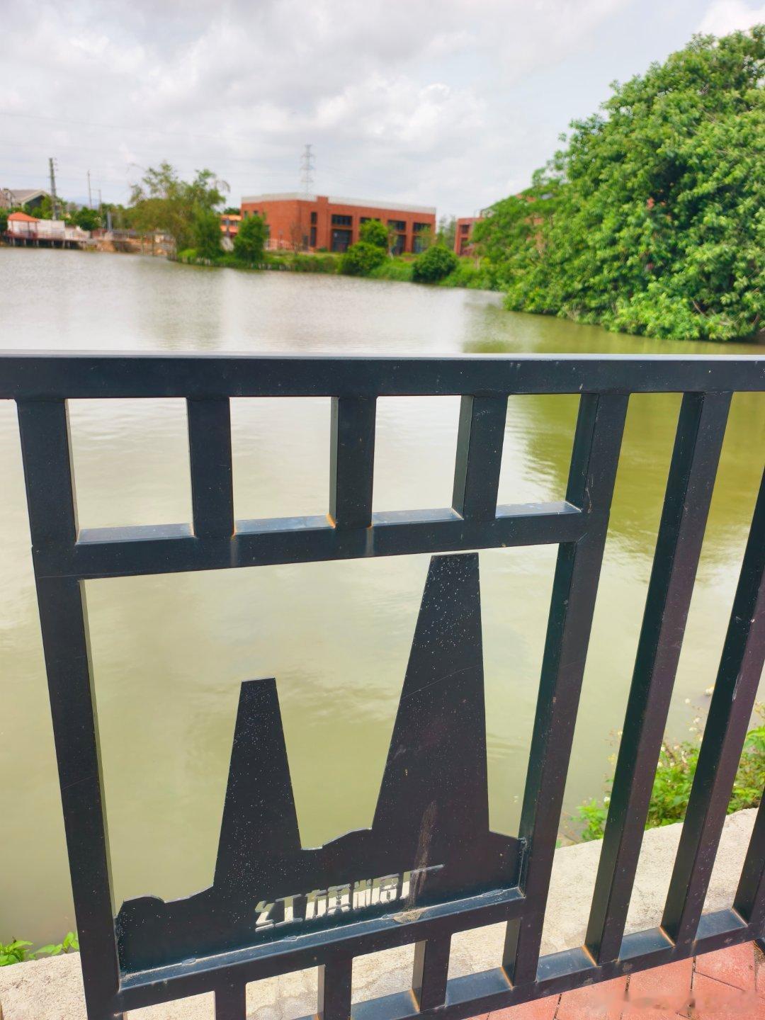 珠三角发展纵横观察录 珠海红旗糖厂1970 年建成投产，依托红旗农场围海造田形成