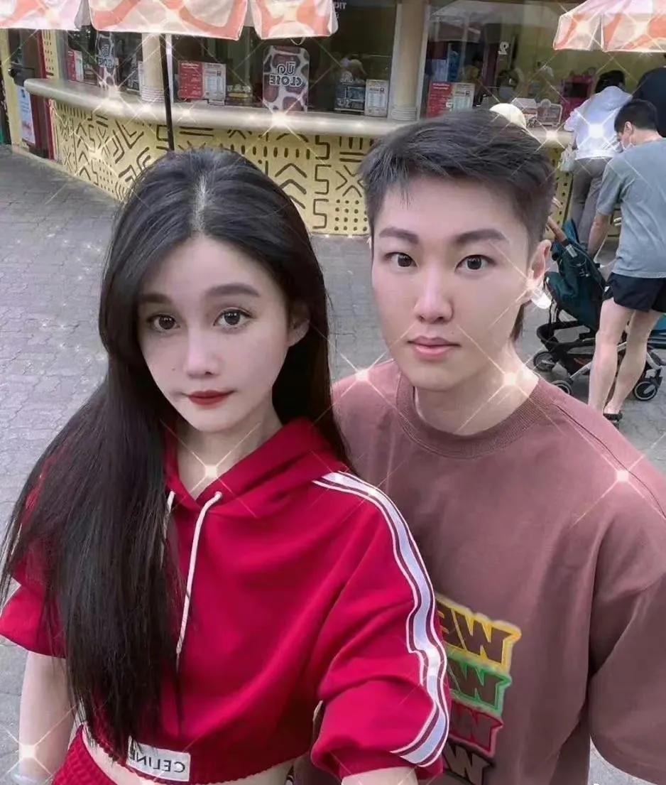 赵本山的女儿球球说，我妈妈家有双胞胎遗传基因，可是到我这儿就成了独苗，真是太气人