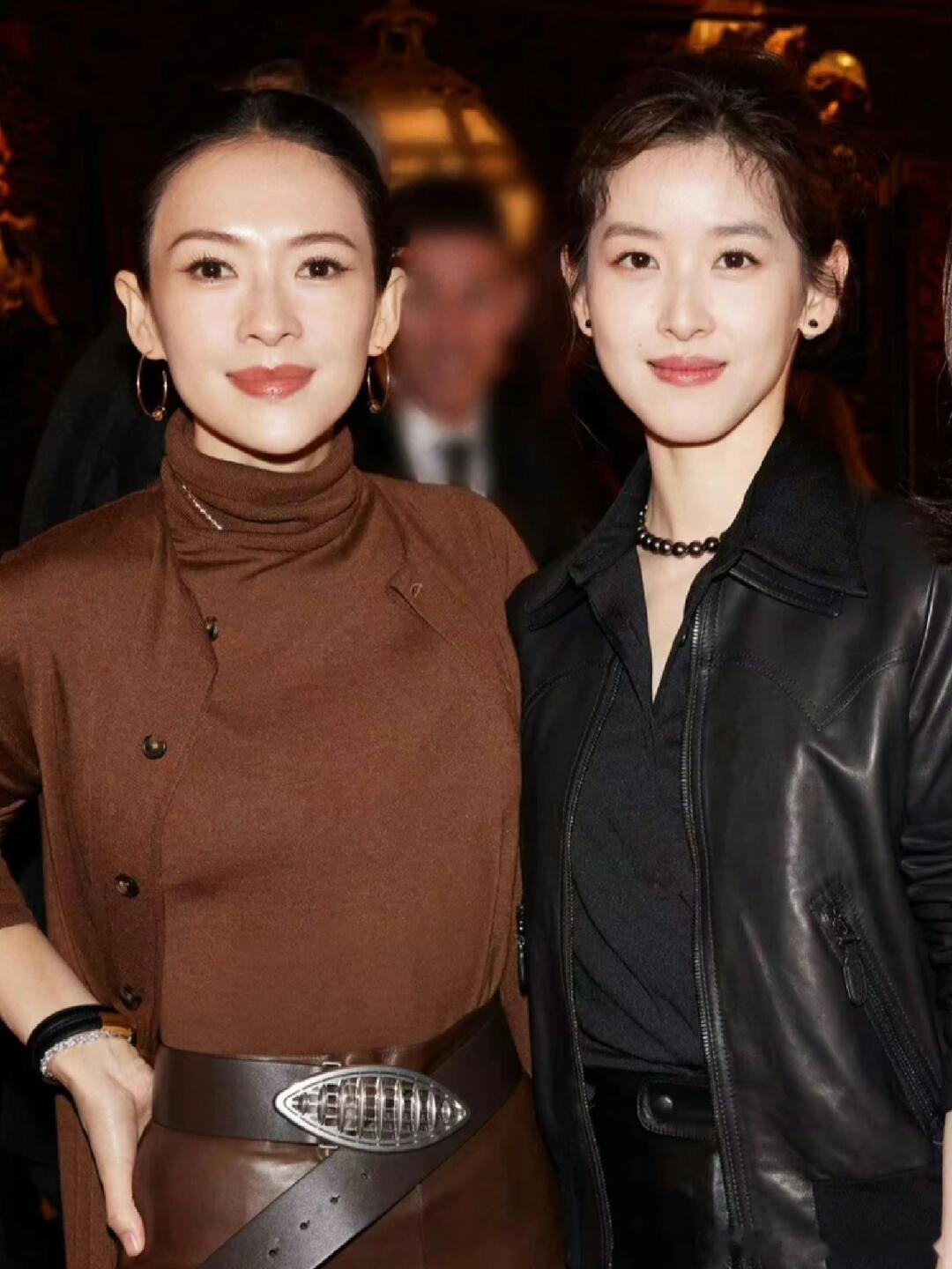 #章泽天章子怡同框合照##章泽天章子怡活动同框# 章泽天章子怡共赴晚宴，两大女神