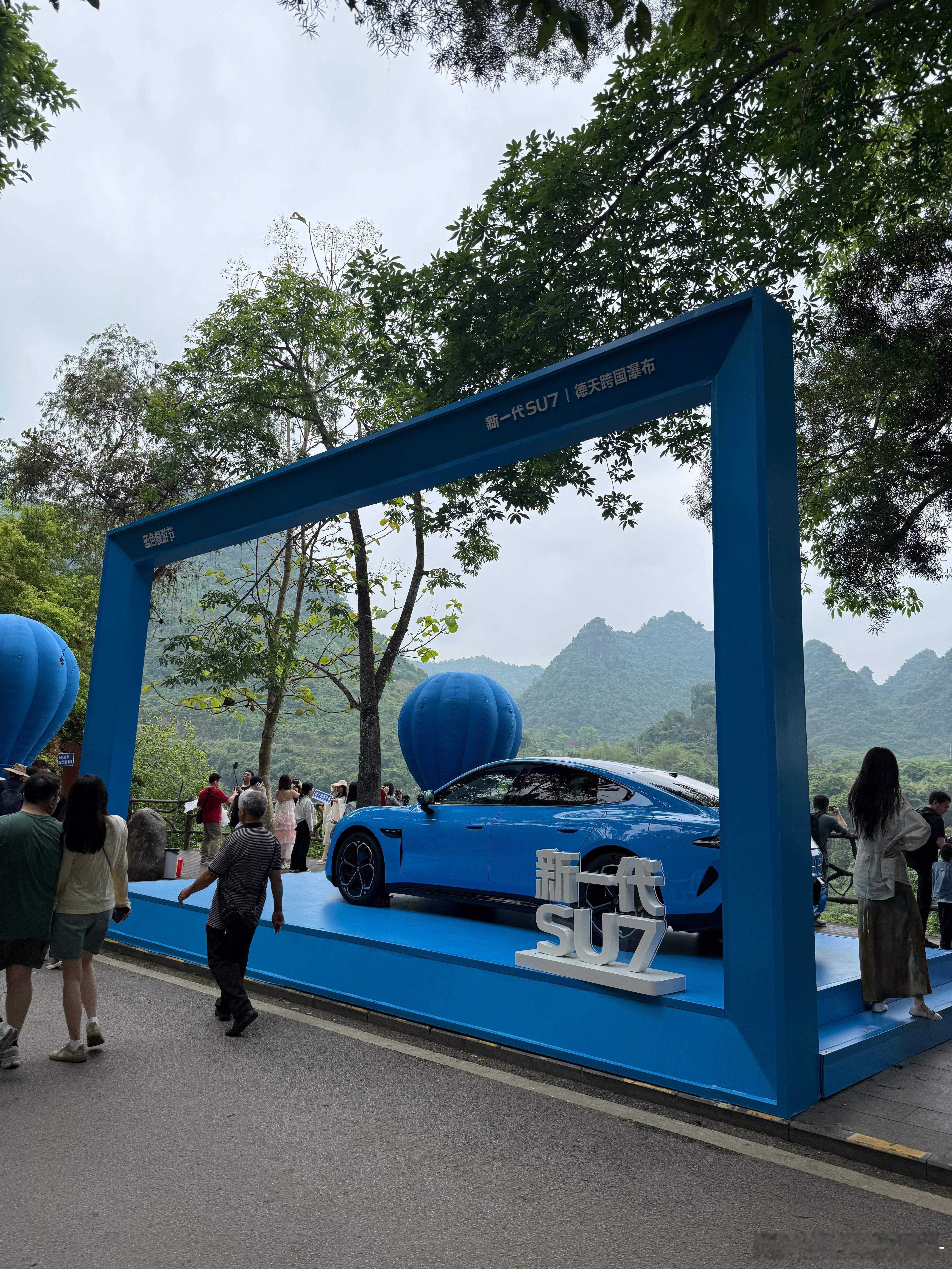 车展没多久，又在景区看到了展台是什么感受这是在中越边境，德天瀑布拍的。我猜测应该