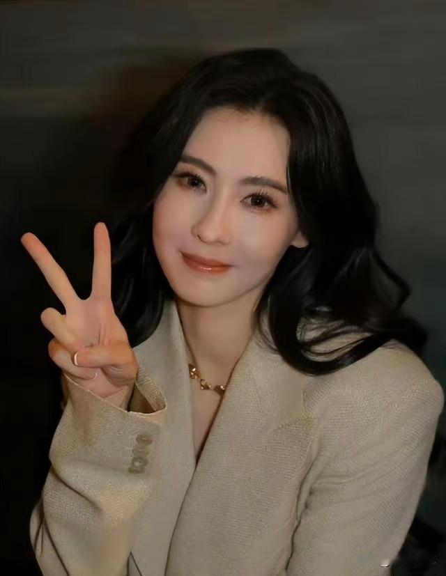 张柏芝太不容易了，被前经纪人告了六年，4276万港元的官司终于赢了。

这场官司