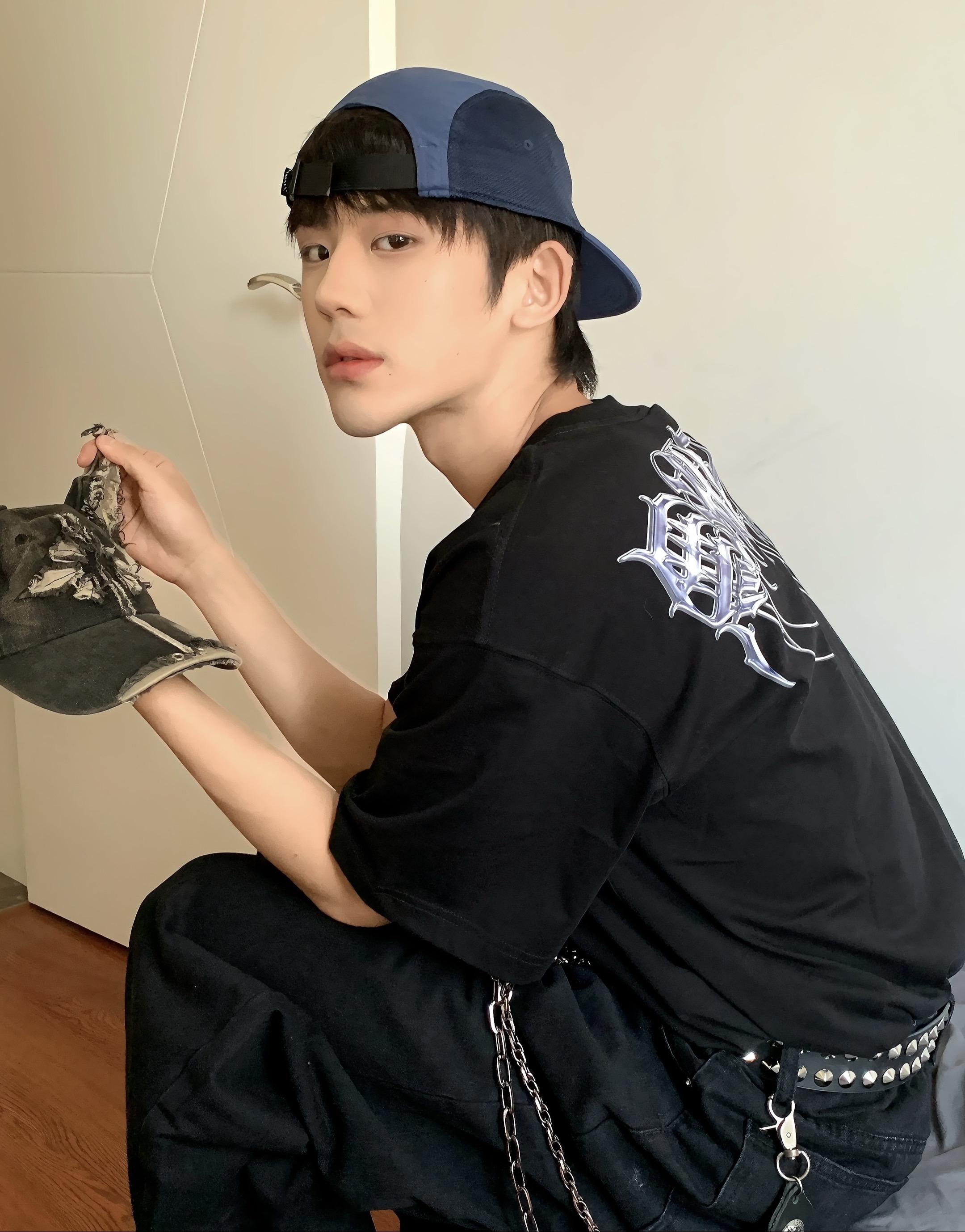 委屈化作刀刃 赐我天真 赐我恨