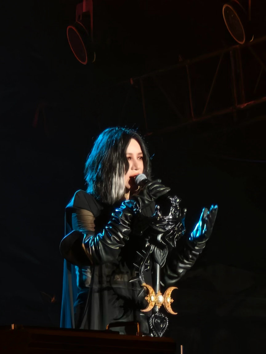 尚雯婕让我的遗憾又多了一个 音乐节当天下午彩排的时候，尚雯婕在现场待了很久。不是