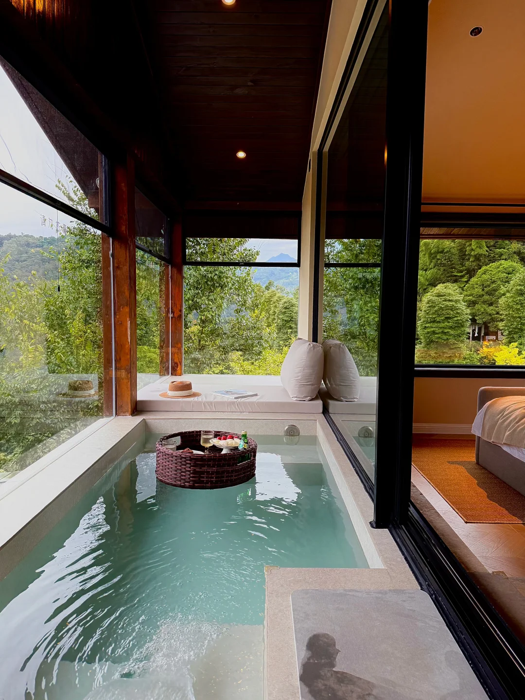 成都周边挖到宝！降温天冲青城山 谁住谁沦陷