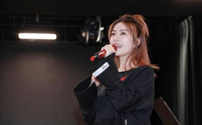  近日，徐怀钰在接受采访时被问及未参加《乘风2023》复活赛一事，对此她回应表示