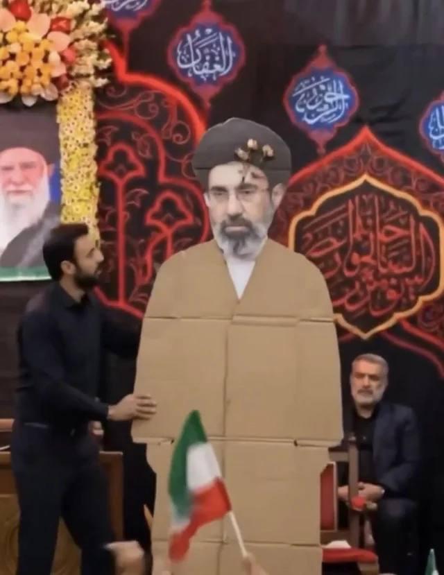 伊朗以最高领袖穆杰塔巴·哈梅内伊的名义，发布纪念其父阿里·哈梅内伊逝世40天的声