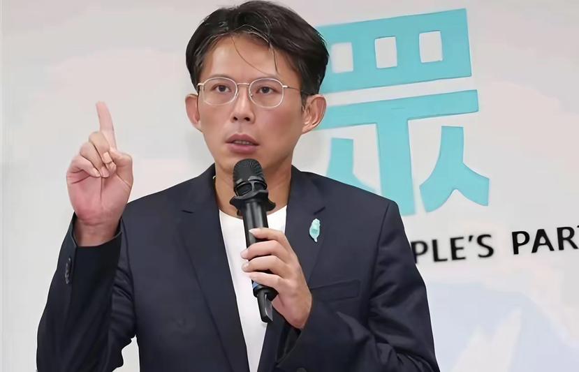 清算开始了！
柯文哲向民进党这一跪，直接把黄国昌逼上了绝路！当初为了反绿才投奔白