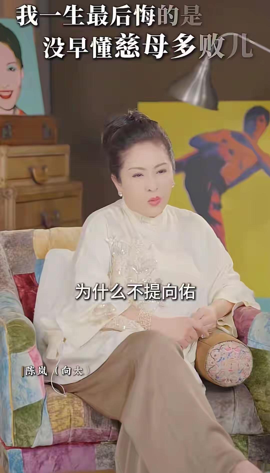 网友建议向佑去支教，这样可以净化心灵，因为他跟向佐的性格完全不一样，一个在忙着赚