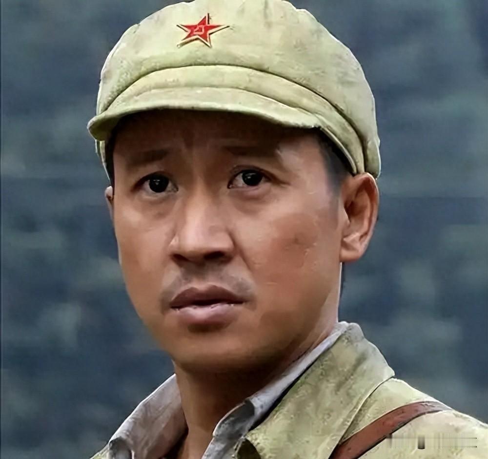 张国强又上热搜了，不是靠绯闻，不是靠吵架，是《藏海传》里他演了个连长，但这次大家